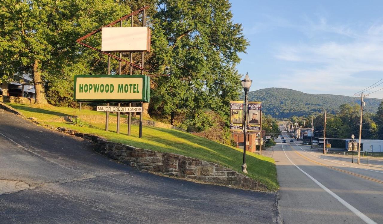 Hopwood Motel Uniontown Exterior photo