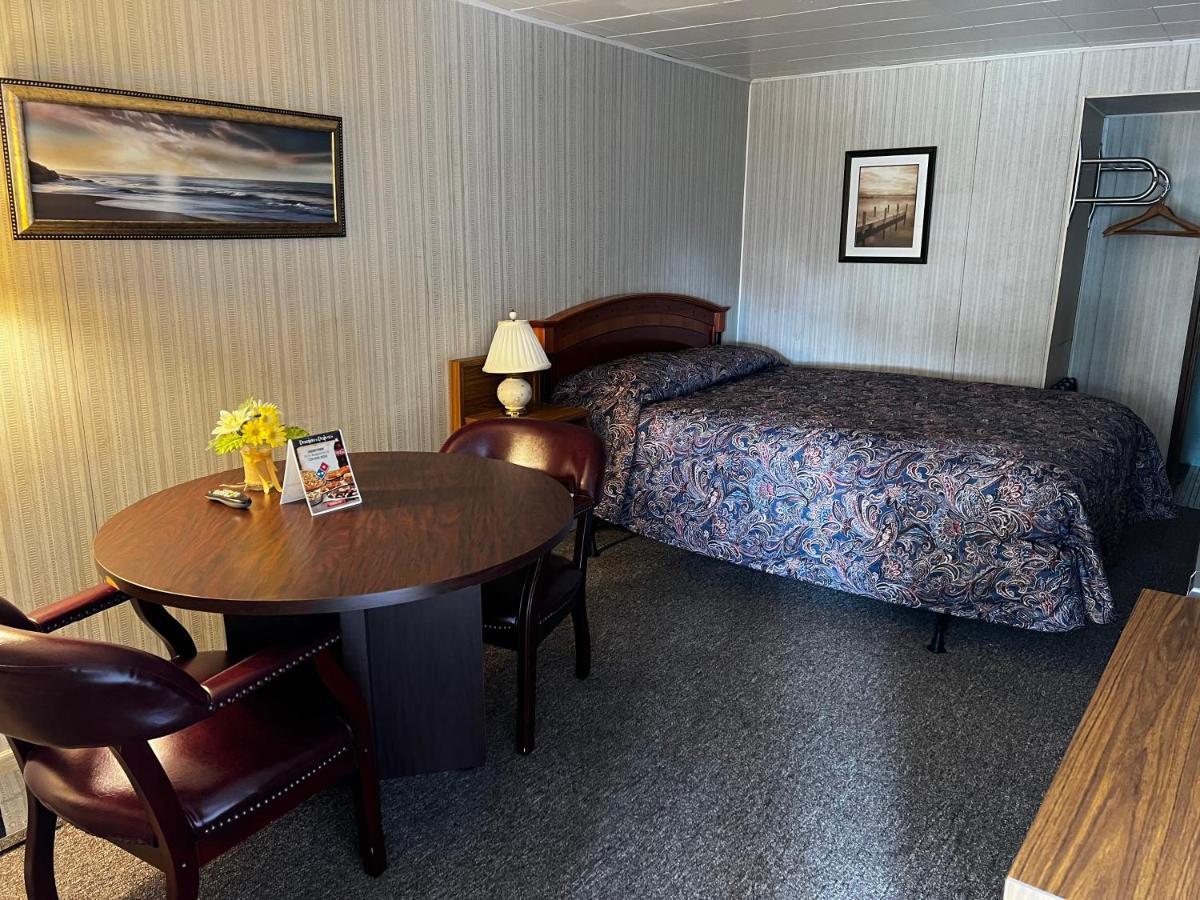 Hopwood Motel Uniontown Exterior photo